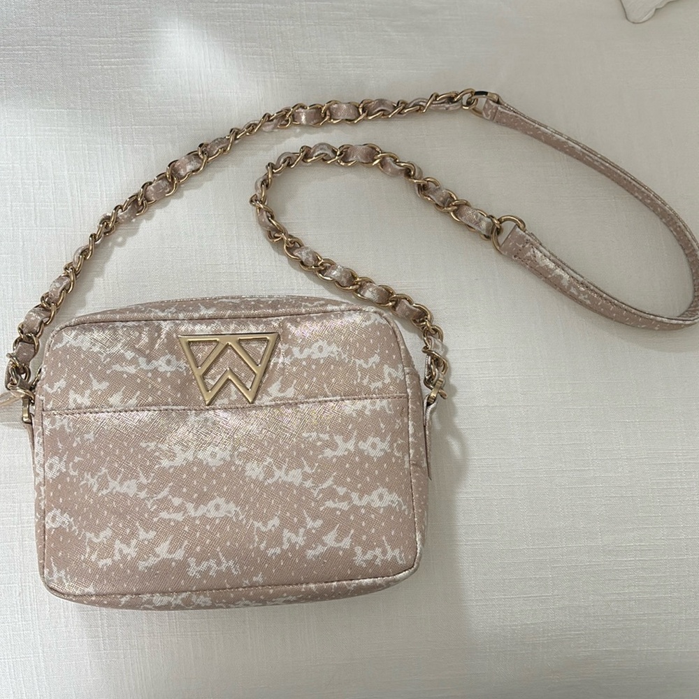 Kelly Wynne Mingle Crossbody